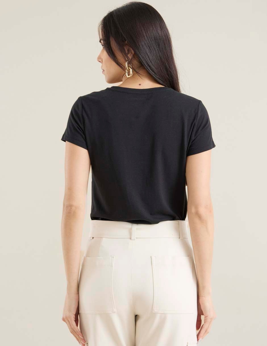 Playera manga corta cuello V para mujer