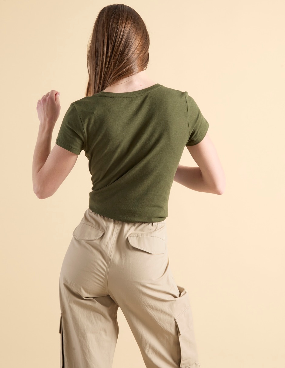 Playera manga corta cuello V para mujer