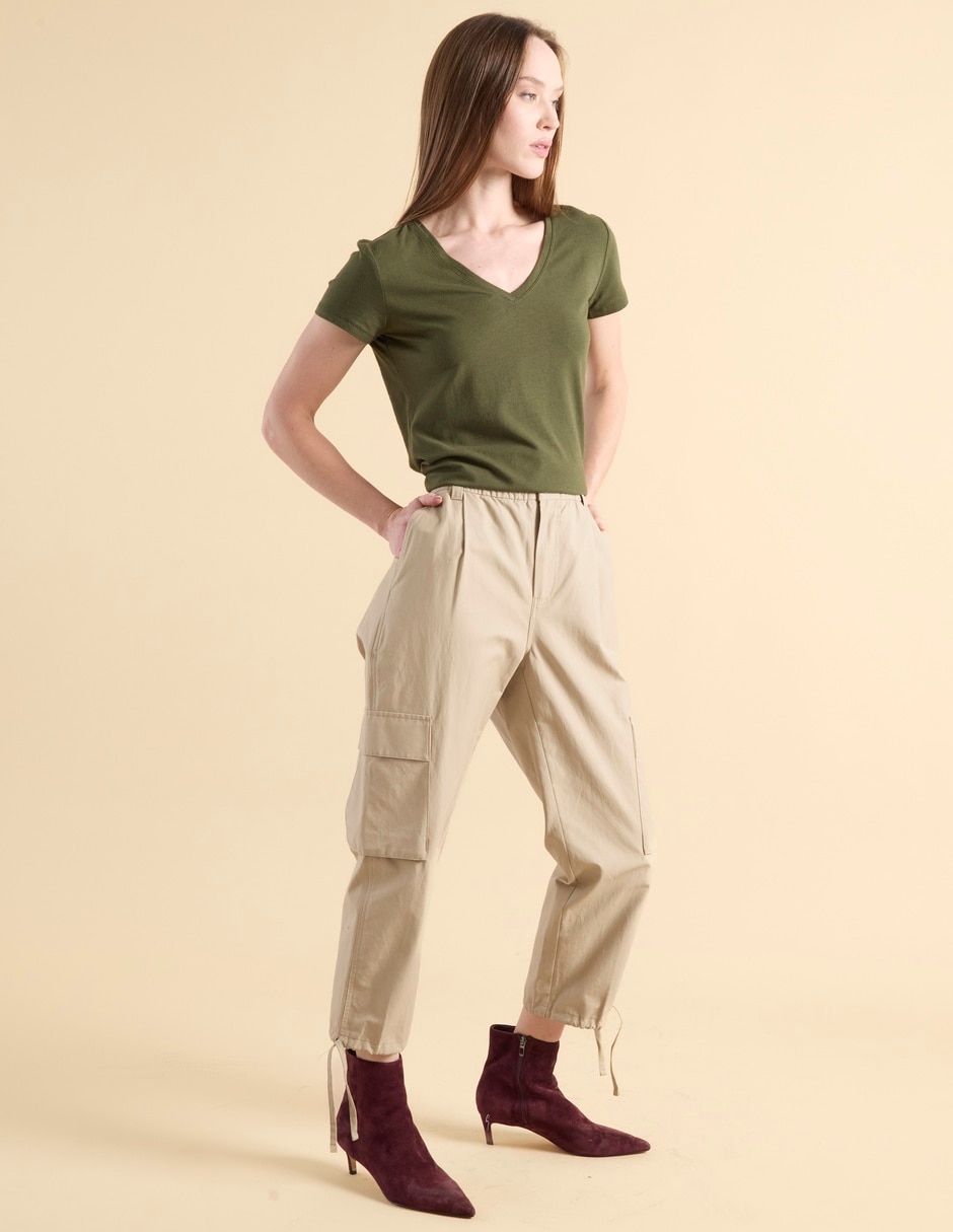 Playera manga corta cuello V para mujer