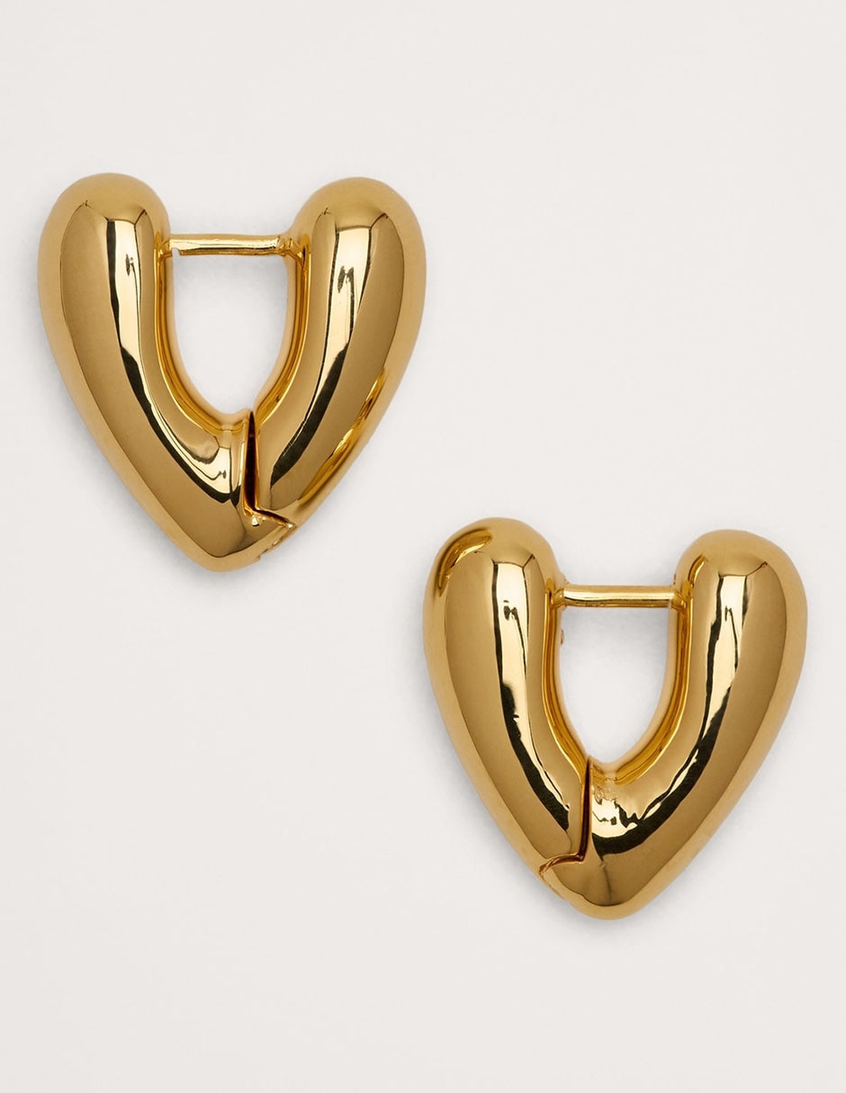 Aretes cortos de corazón con acabado pulido